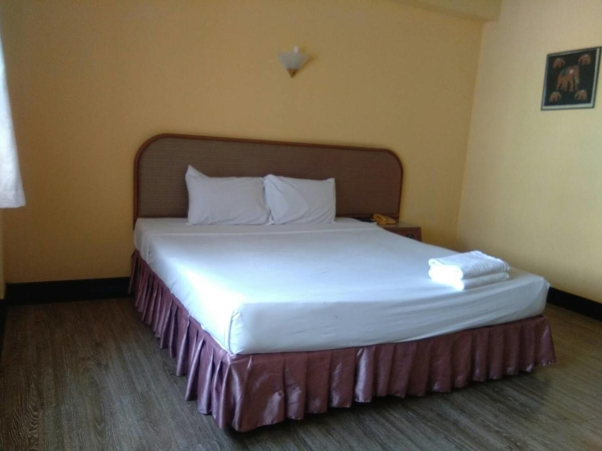 Petchkasem Grand Hotel Surin Exterior photo